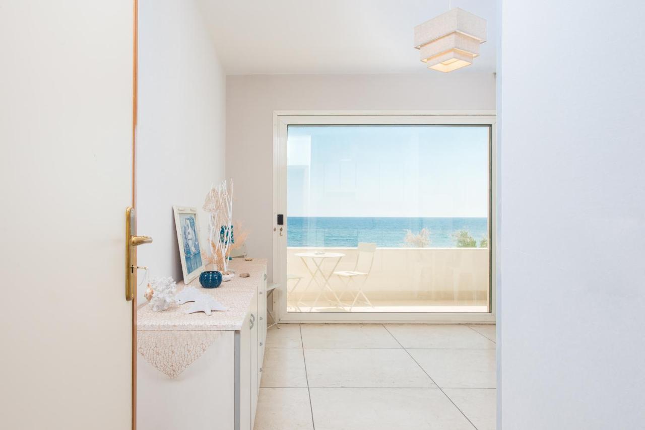 Beach Studios Con Accesso Diretto Alla Spiaggia Torre Pali Luaran gambar