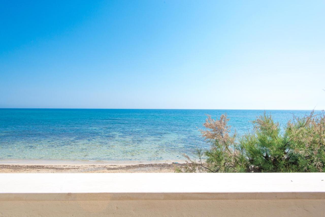 Beach Studios Con Accesso Diretto Alla Spiaggia Torre Pali Luaran gambar